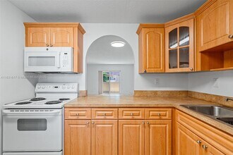9952 SW 88th St in Miami, FL - Foto de edificio - Building Photo