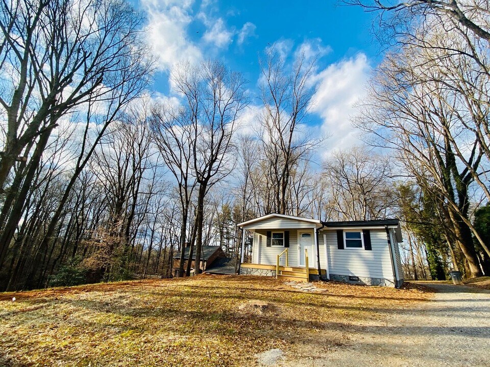 512 Overlook Pl in Wilkesboro, NC - Building Photo