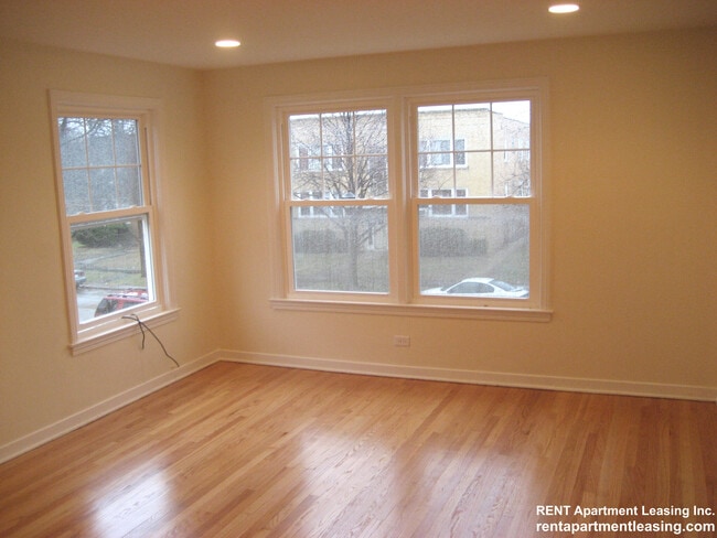 8923 Lavergne Ave, Unit 2S in Skokie, IL - Building Photo - Building Photo