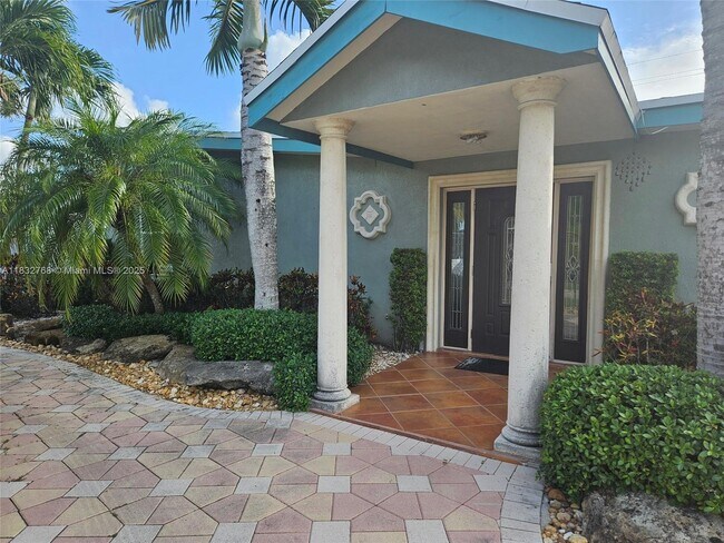 4030 SW 111th Ave in Miami, FL - Building Photo - Building Photo