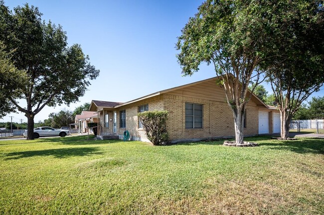 1810 N Main St in Del Rio, TX - Building Photo - Building Photo