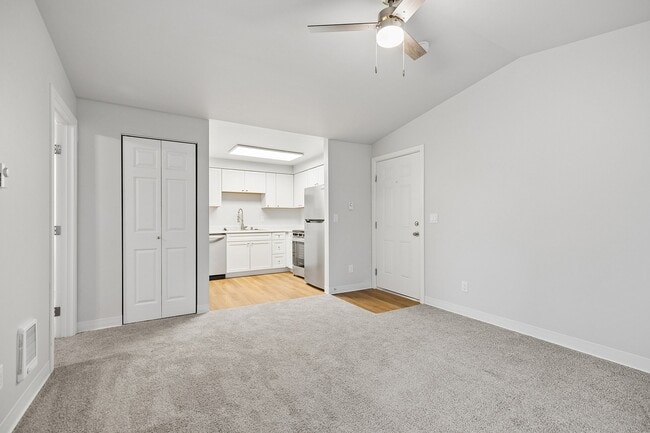 Fulton's Crossing and Landing in Everett, WA - Foto de edificio - Building Photo