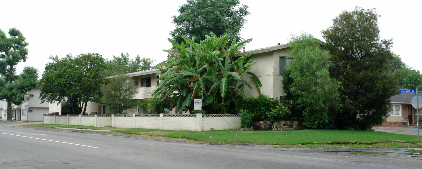 4403 Mammoth Ave in Van Nuys, CA - Building Photo