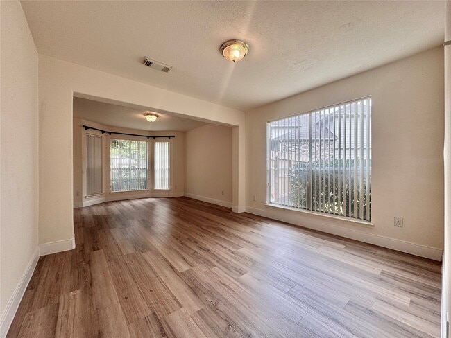 8530 Regalbrook Dr in Houston, TX - Building Photo - Building Photo