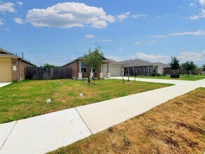 21417 Quick Fox Dr in Hutto, TX - Building Photo - Building Photo