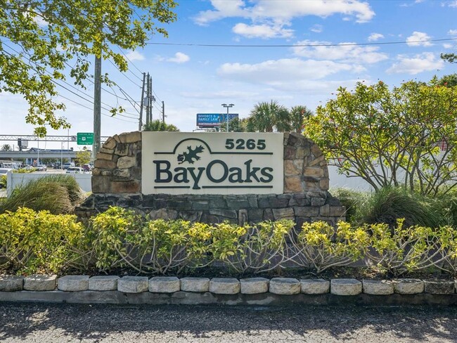 5265 E Bay Dr in Clearwater, FL - Building Photo - Building Photo