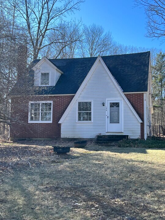 198 Hanks Hill Rd in Mansfield, CT - Building Photo