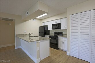 5311 Summerlin Rd in Ft. Myers, FL - Building Photo - Building Photo