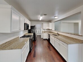 18735 Westgate Park Dr in Cypress, TX - Foto de edificio - Building Photo