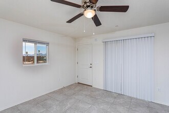 2094 Swanson Ave, Unit C102 in Lake Havasu City, AZ - Foto de edificio - Building Photo