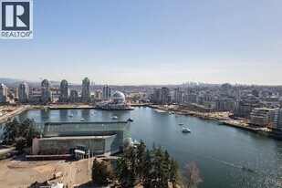 33 Smithe St in Vancouver, BC - Building Photo