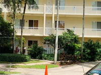 3600 Oaks Clubhouse Dr in Pompano Beach, FL - Building Photo - Building Photo