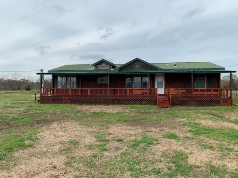 18244 NW County Rd 3360 in Frost, TX - Building Photo