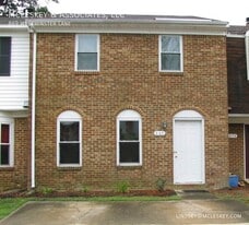 869 Westminster Ln in Virginia Beach, VA - Building Photo
