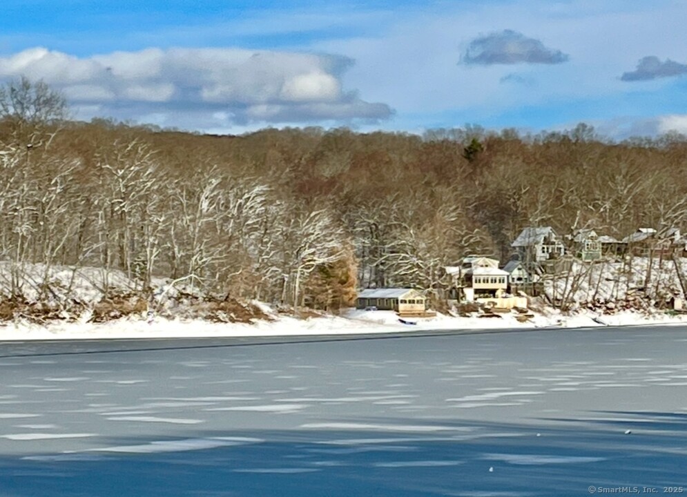 11-11 Jobs Gate in Portland, CT - Building Photo