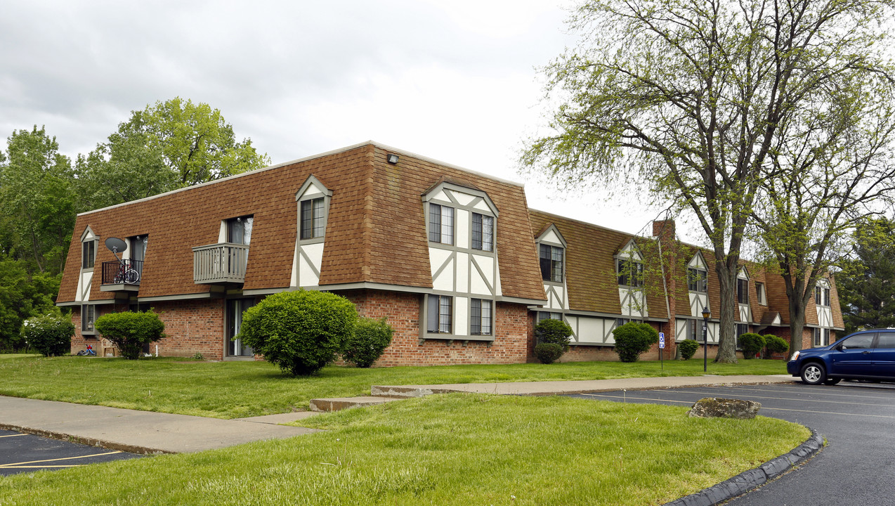 Alt Stone Bridge Apartments in Toledo, OH - Building Photo