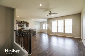 11101 Highview Rd in Peculiar, MO - Building Photo - Building Photo