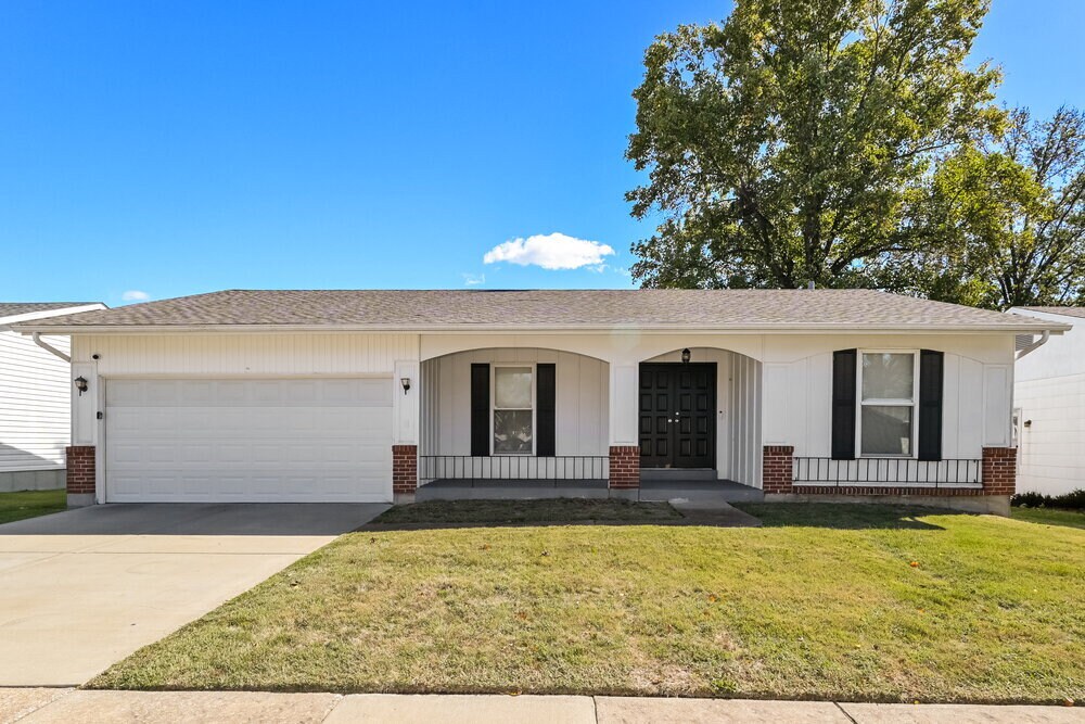 2966 Clanfield Dr in Florissant, MO - Foto de edificio