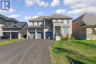 11 Wintergreen Ln in Adjala-Tosorontio, ON - Building Photo