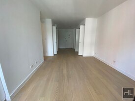 East 39th Street, Unit 24A in New York, NY - Building Photo