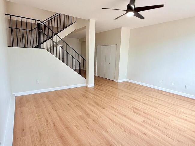 111 Mulberry St, Unit Townhouse B in Newark, NJ - Foto de edificio - Building Photo
