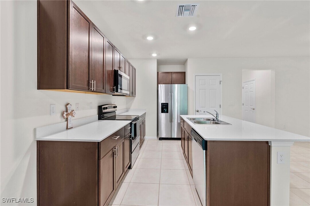 15535 Wildflower Cir in Naples, FL - Building Photo