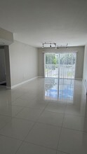 5065 Wiles Rd, Unit 207 in Coconut Creek, FL - Building Photo - Building Photo
