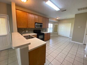 907 Christopher Ln in Baytown, TX - Building Photo - Building Photo