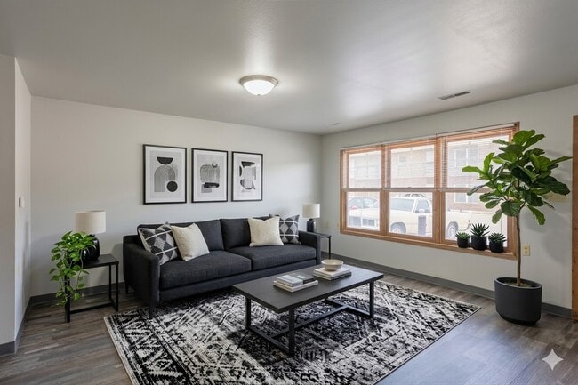 Residences on College Hill in Cedar Falls, IA - Building Photo - Building Photo