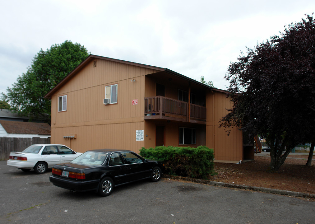 525 Pioneer Pky in Springfield, OR - Foto de edificio