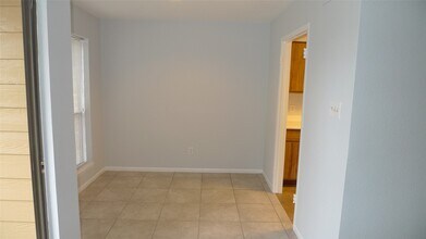 16111 Aspenglen Dr in Houston, TX - Foto de edificio - Building Photo