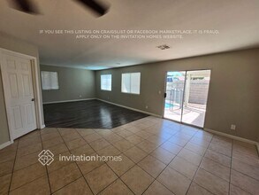 2315 Ozark Way in North Las Vegas, NV - Foto de edificio - Building Photo