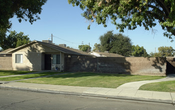 Fairview Heights Terrace in Fresno, CA - Building Photo - Building Photo