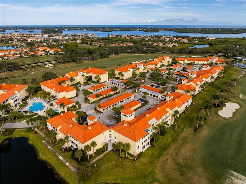 5040 Harmony Cir, Unit 205 in Vero Beach, FL - Building Photo