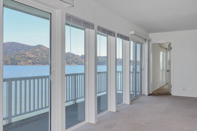 2036 Paradise Dr in Tiburon, CA - Building Photo - Building Photo