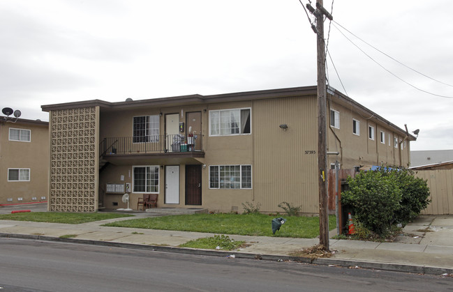 37393 Cherry St in Newark, CA - Building Photo - Building Photo