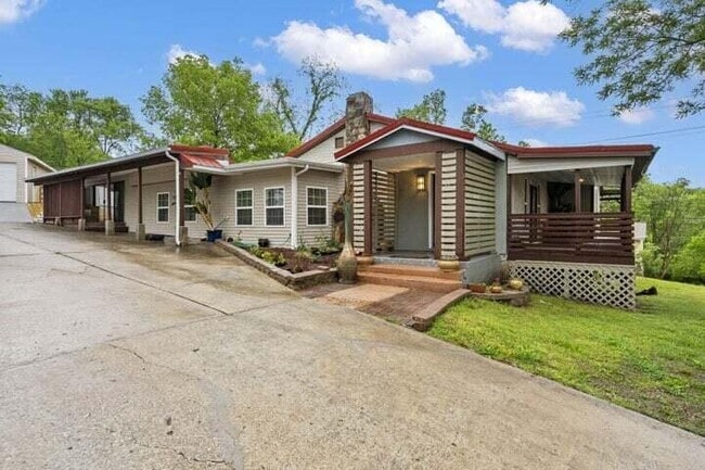 property at 622 Lake Shore Dr