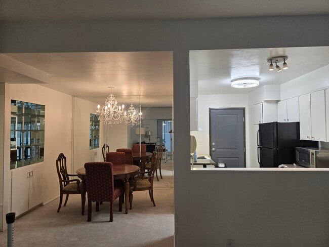 1155 N La Cienega Blvd, Unit 1155 N. LaCienega 104 in West Hollywood, CA - Building Photo - Building Photo