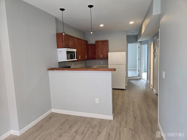 282 Summit Ave-Unit -1 & 2 in Jersey City, NJ - Building Photo - Building Photo