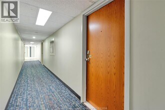 150 Park St W in Windsor, ON - Foto de edificio - Building Photo