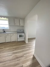 1742 Confederation Line in Sarnia, ON - Building Photo - Building Photo