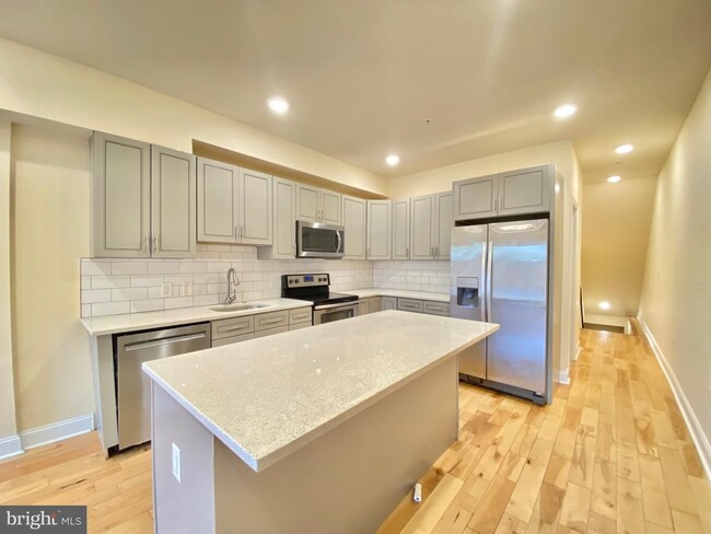 1950 N Gratz St-Unit -1 in Philadelphia, PA - Building Photo - Building Photo