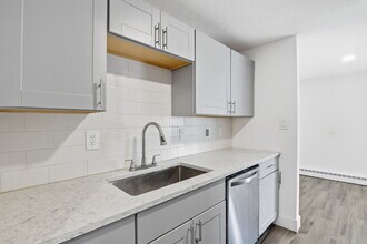 16432 E 13th Pl in Aurora, CO - Building Photo - Building Photo