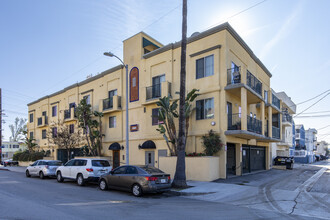 15710 Cohasset St in Van Nuys, CA - Foto de edificio - Building Photo