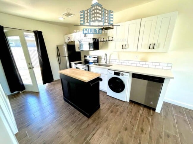 property at 1402 E McKinley St