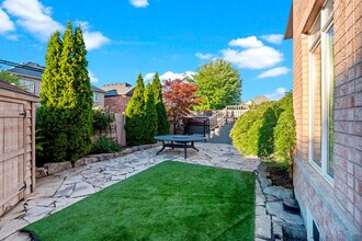 1 Via Borghese St in Vaughan, ON - Building Photo - Building Photo