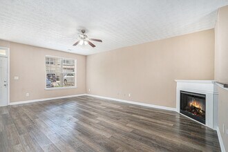 4155 Park Chase Dr in East Point, GA - Building Photo - Building Photo