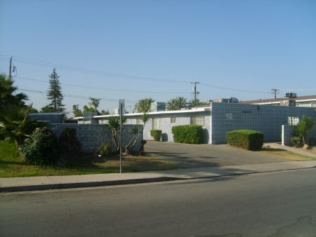 2511 Bishop Dr in Bakersfield, CA - Foto de edificio