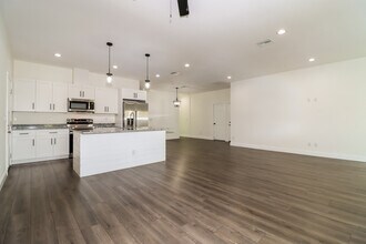 2001 E Wood St in Tampa, FL - Building Photo - Building Photo