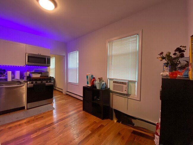 400 Cardinal Medeiros Ave, Unit #2 in Cambridge, MA - Building Photo - Building Photo